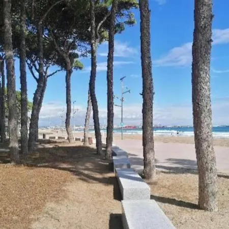 A Pie De Playa En *